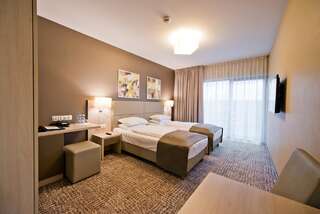 Отель Hotel Molo Resort Osiek Номер с кроватью размера "king-size" - Доступ для гостей с ограниченными физическими возможностями / Душ, доступный для гостей с ограниченными физическими возможностями-3